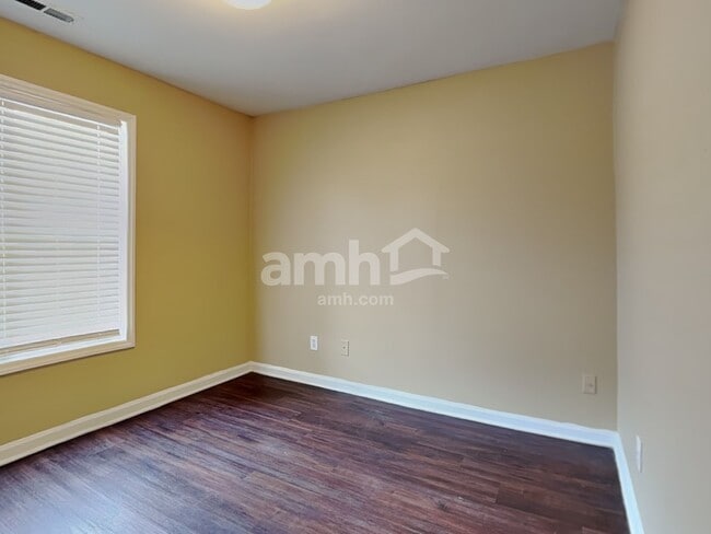 Building Photo - 4004 Pearl Rd