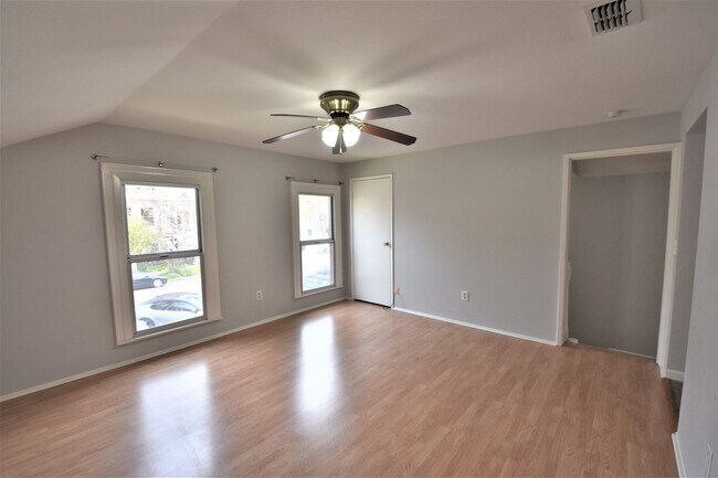 Building Photo - 518-518 15th St