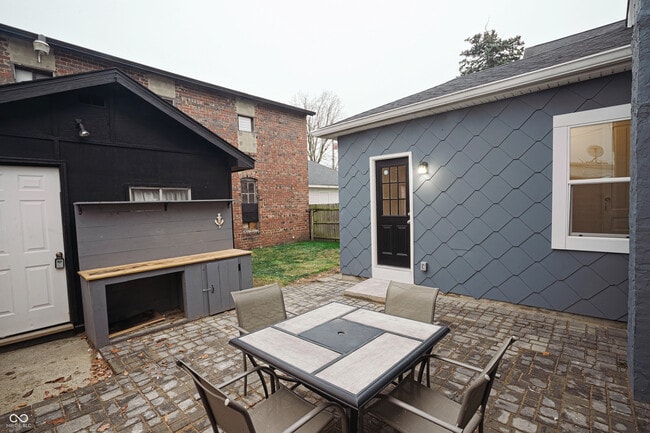 Building Photo - 217 S Meridian St