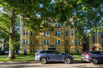 Building Photo - 6501 N Claremont Ave