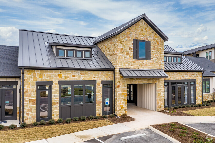 Entrance to Pool Area - Trophy Oak