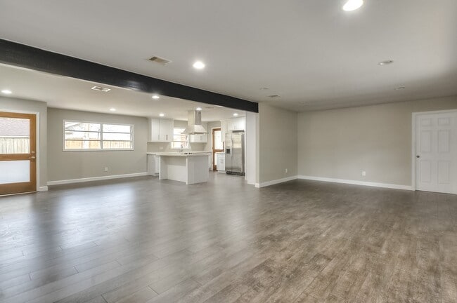 Building Photo - 9006 Dunlap St