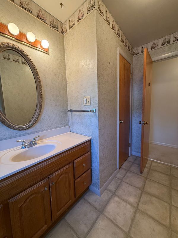 Building Photo - 222 Indiana Ave