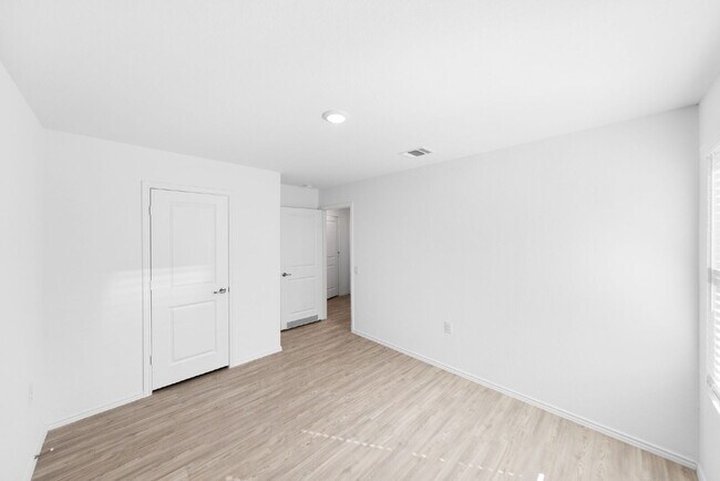 Building Photo - 4546 Glades Wy