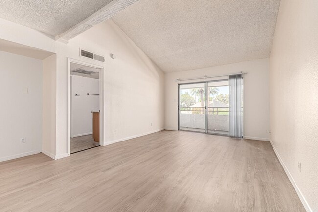 Building Photo - 7350 N Vía Paseo Del Sur