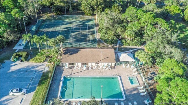 Building Photo - 1485 SW Silver Pine Way