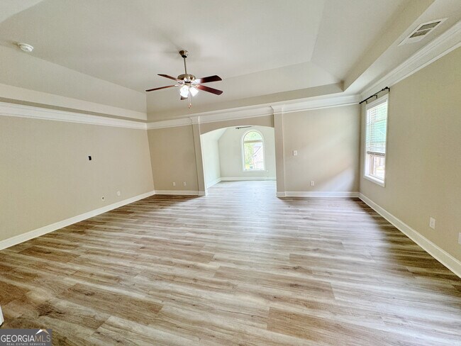 Building Photo - 732 Sanctuary Ln