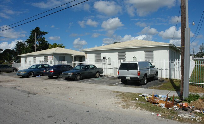 Primary Photo - 281-299 NE 78th St