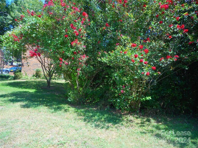 Building Photo - 10921 Hunter Trail Ln