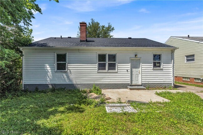 Building Photo - 18304 Garden Blvd