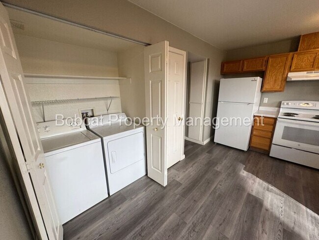 Building Photo - 3919 Pheasant Dr