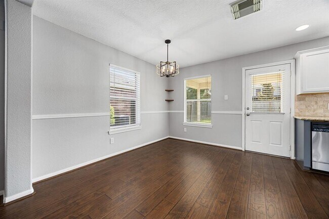 Building Photo - 6403 Applewood Forest Dr