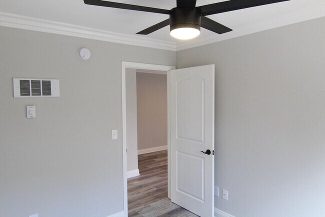 Building Photo - 1450 S Bundy Dr