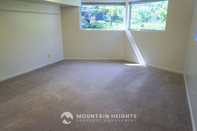 Building Photo - 2784 E Delsa Dr