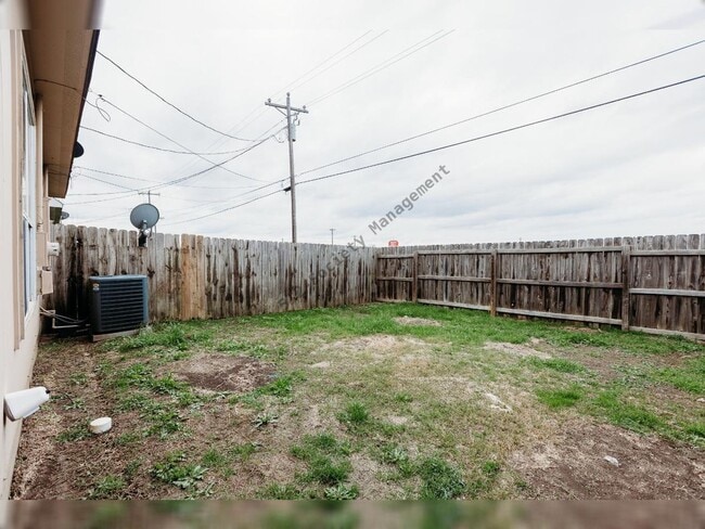 Building Photo - 212 Sandstone Dr
