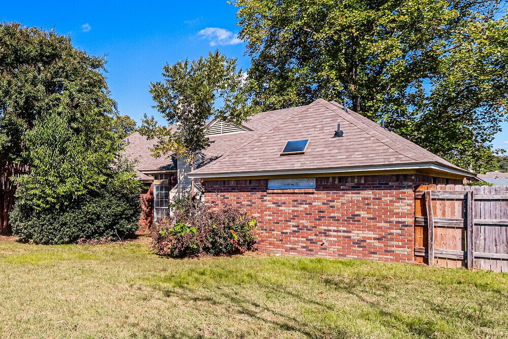Building Photo - 5415 Ross Rd