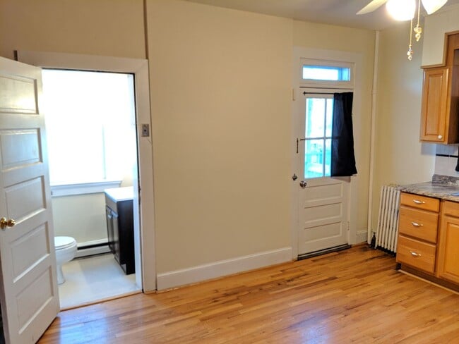Building Photo - Charming Historic townhouse in downtown Frederick available mid June!