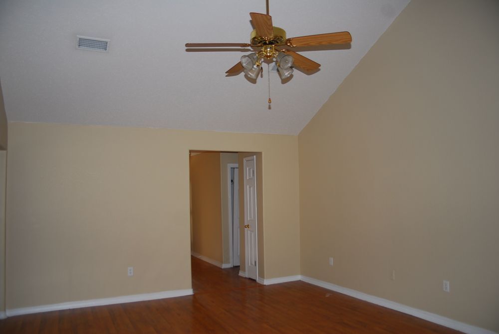 Building Photo - 14486 Williamsburg Dr