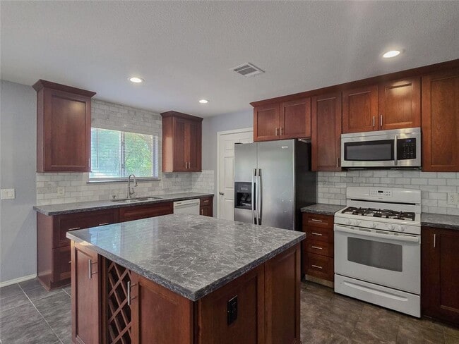 Building Photo - 9511 Woodvale Dr