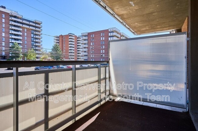 Building Photo - 2500 S York St