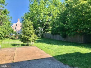 Building Photo - 4001 Center Ave