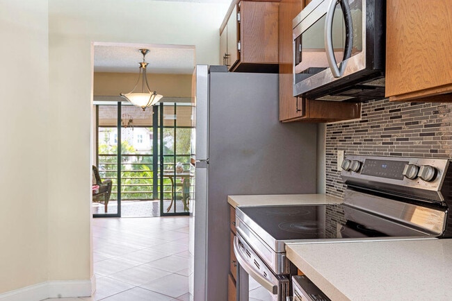 Building Photo - 5701 Camino Del Sol