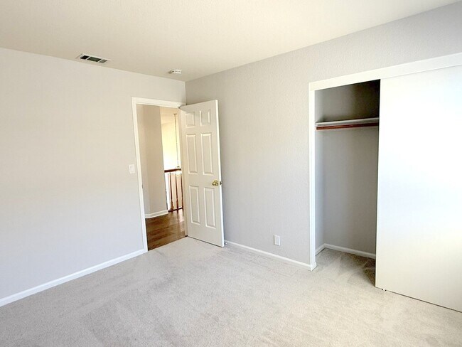 Building Photo - 20 Stratford Ct