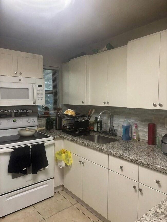 Building Photo - 1484 NW 15th Ave