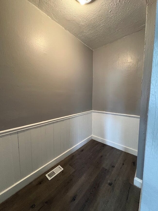 Building Photo - Three bedroom one bathroom single story home for rent