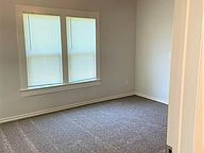Building Photo - Available for May Move in!  Cute 2 bedroom 2 bathroom house near Downtown Bryan