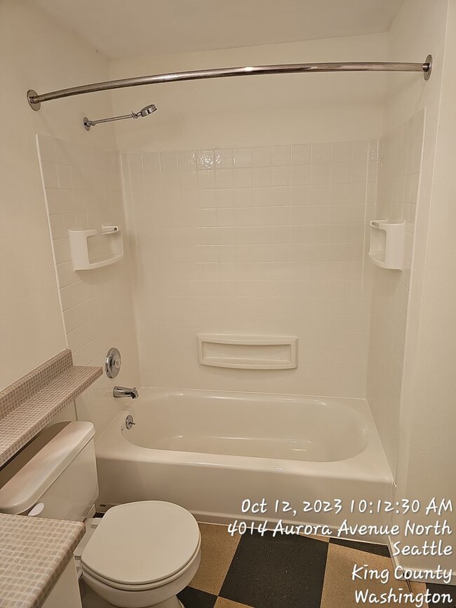 Building Photo - Cobrizo Condominium - $1695.00 1 bedroom, ...