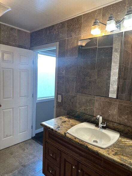 Master Bathroom - 1845 Reed Ave