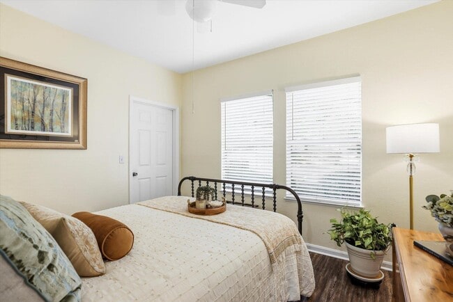 Building Photo - 2801 Chancellorsville Dr