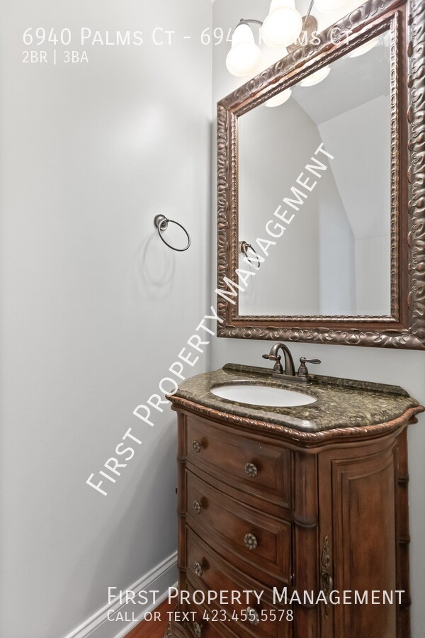 Building Photo - 6940 Palms Ct