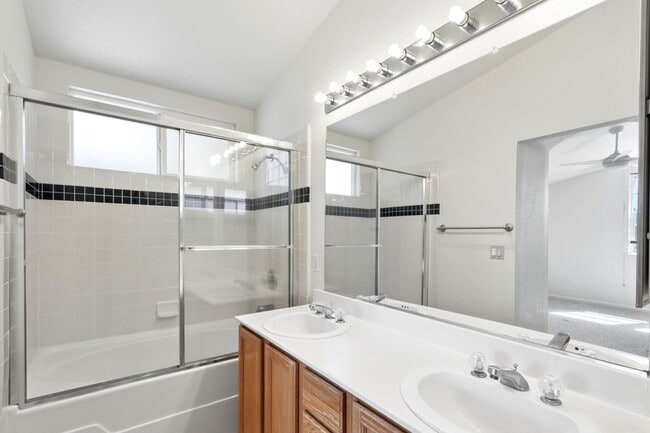 Building Photo - 3 Bedroom in Mace Ranch