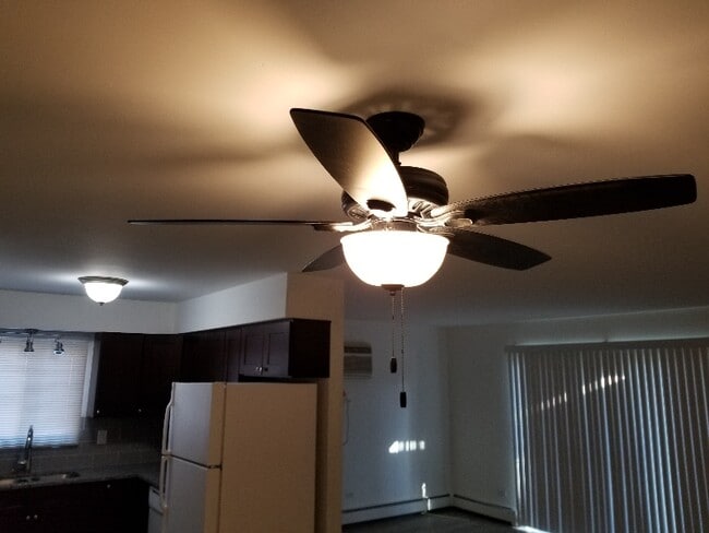 Building Photo - 5712 Ridgemont Ln