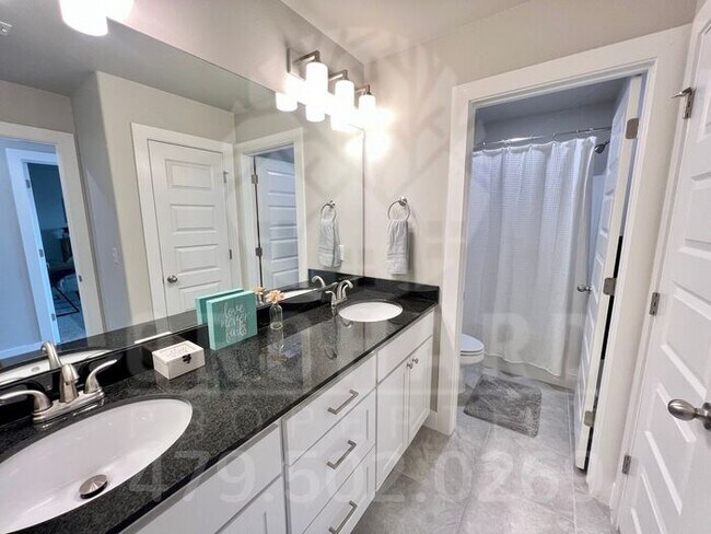 Building Photo - Haven | Endura Park- New Duplexes in Siloa...