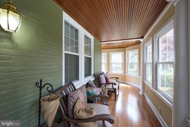 Building Photo - 423 N Orange St