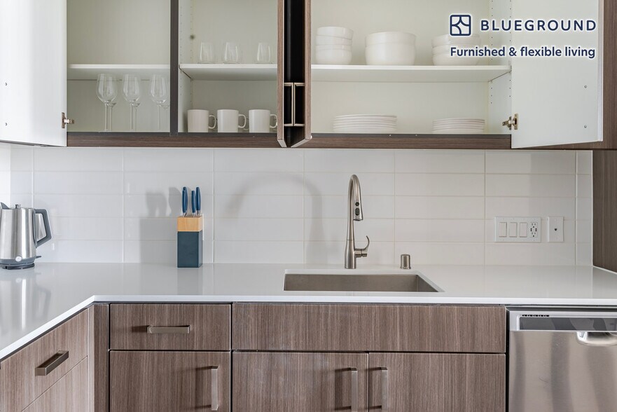 Building Photo - 3560 Rambla Pl