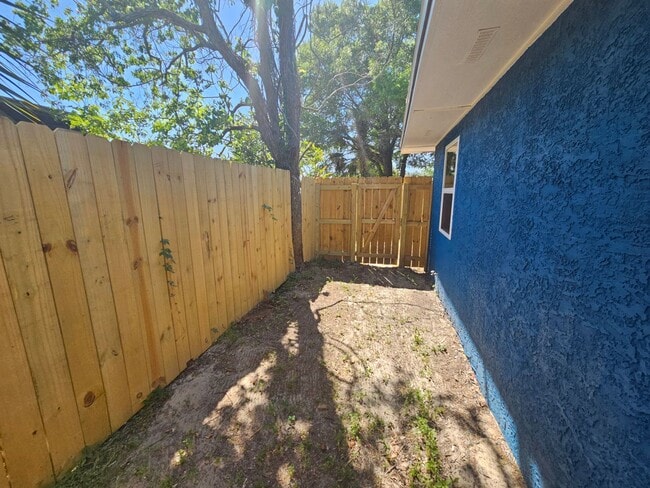 Building Photo - 1510 Arthur Ave