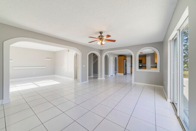 Building Photo - 3170 Santa Cruz Dr