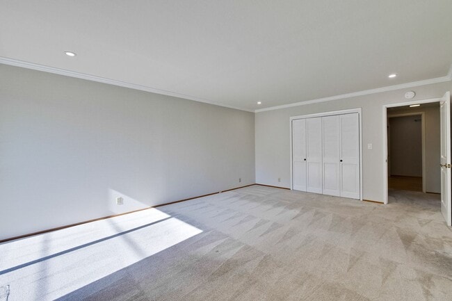 Building Photo - 1534 Crespi Dr