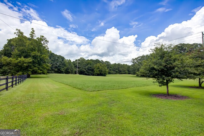 Building Photo - 217 S Sandy Creek Rd