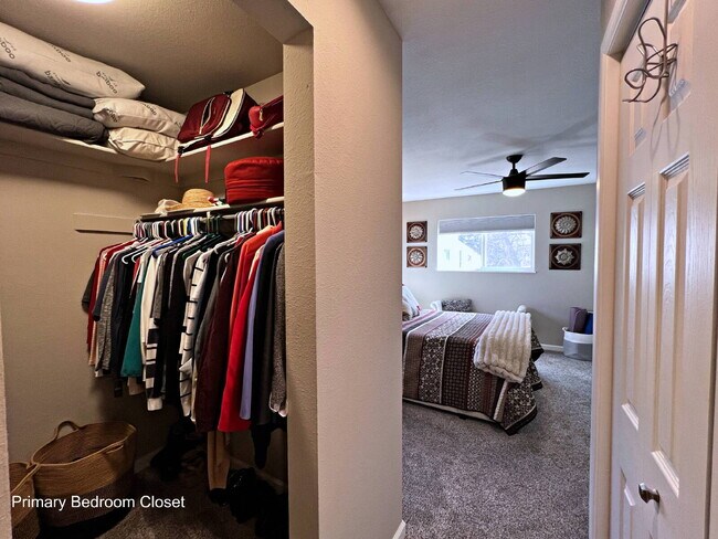 Building Photo - "Charming 2-Bed Townhouse Retreat on East Florida Ave with Spacious 1170 Sq Ft Layout!"