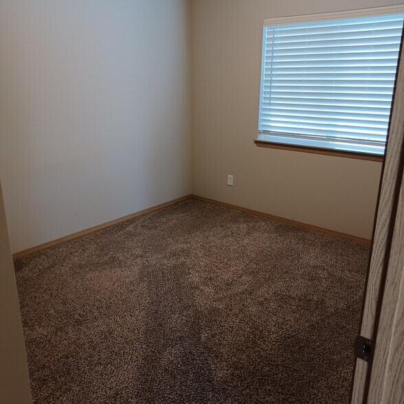 Bedroom - 111 E H St