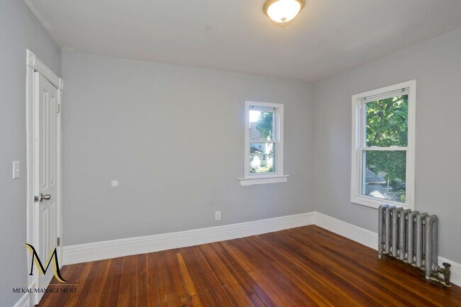 Building Photo - Single Family Home just minutes away from E. Longmeadow!