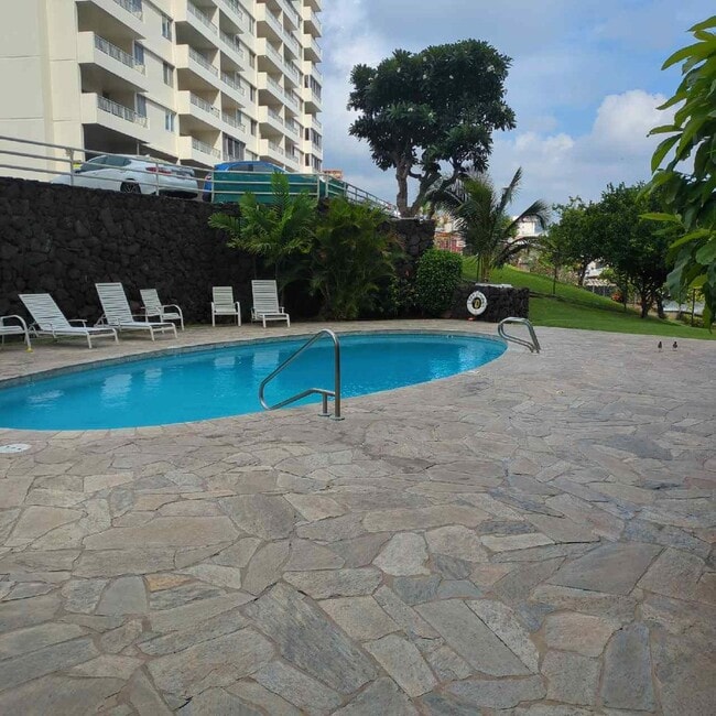 Building Photo - SKY TOWER / WARD - 2BR/2BA/1PRK Partly Furnished