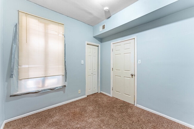 Building Photo - 6849 S Green St