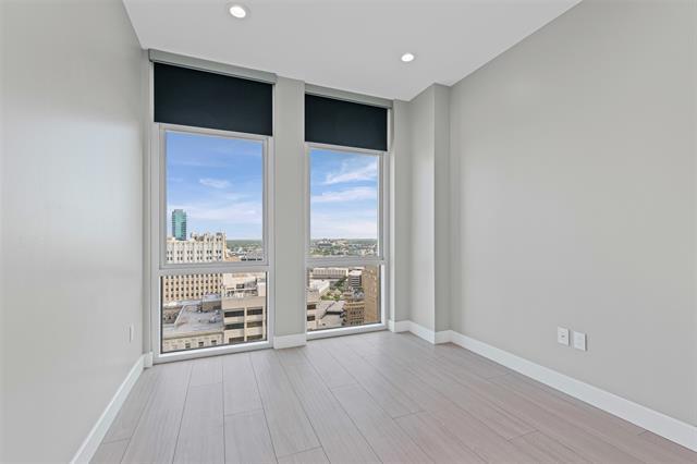 Building Photo - 500 Throckmorton St