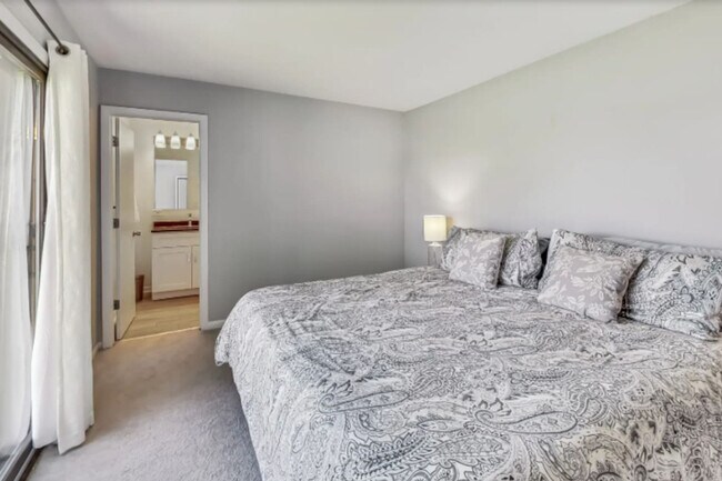 Building Photo - 36856 N Hickory Ct